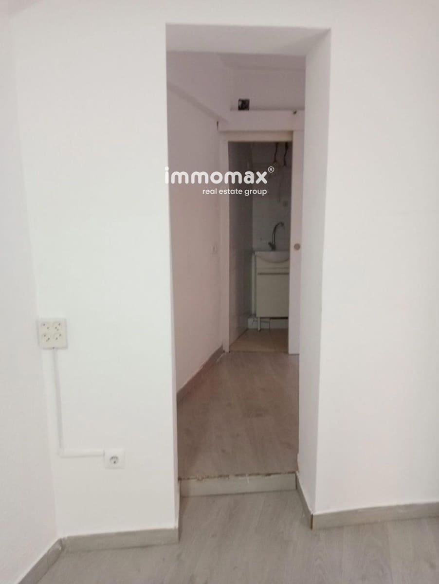 Commercial for rent in Barcelona city - € 550 (Ref: 8899653)
