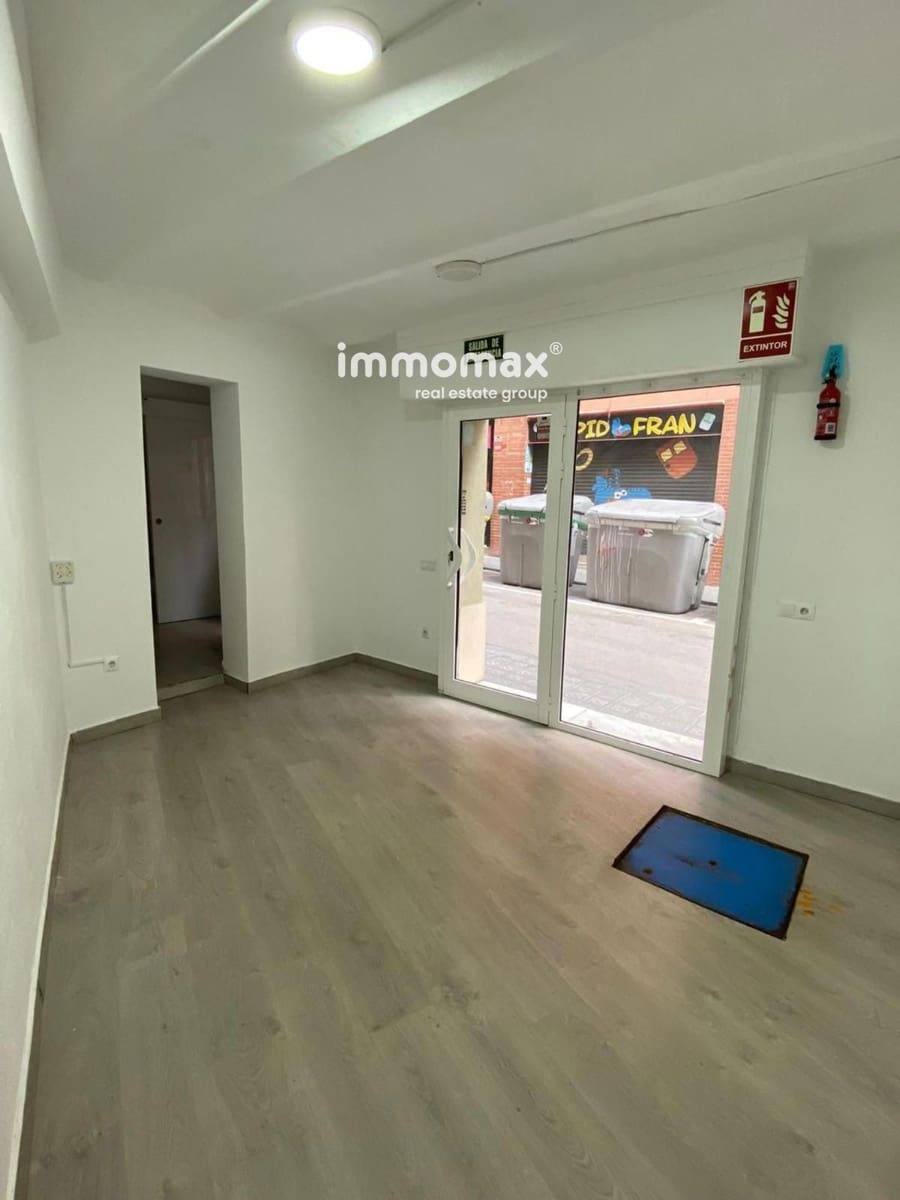 Commercial for rent in Barcelona city - € 550 (Ref: 8899653)