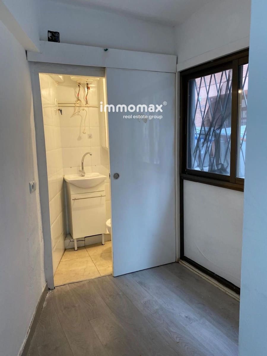 Commercial for rent in Barcelona city - € 550 (Ref: 8899653)