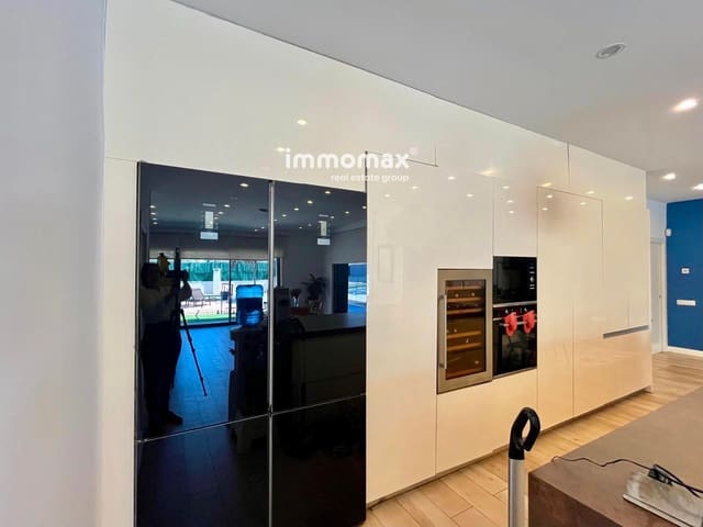 Chalet de 10 habitaciones en Vilanova i la Geltrú en venta con piscina garaje - 798.000 € (Ref: 8901336)