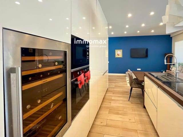 Chalet de 10 habitaciones en Vilanova i la Geltrú en venta con piscina garaje - 798.000 € (Ref: 8901336)