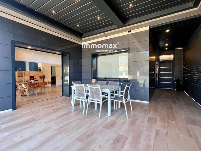 Chalet de 10 habitaciones en Vilanova i la Geltrú en venta con piscina garaje - 798.000 € (Ref: 8901336)