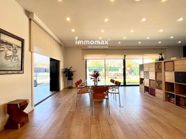 Chalet de 10 habitaciones en Vilanova i la Geltrú en venta con piscina garaje - 798.000 € (Ref: 8901336)