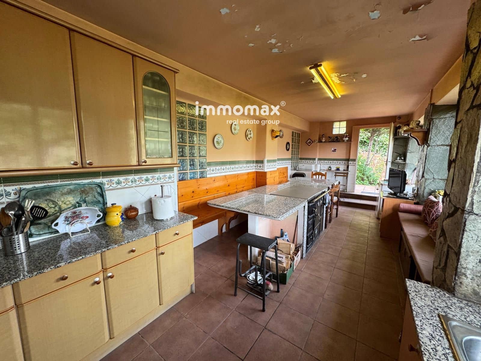 7 soveværelse Villa til salg i Santa Coloma de Cervello med garage - € 550.000 (Ref: 8982910)