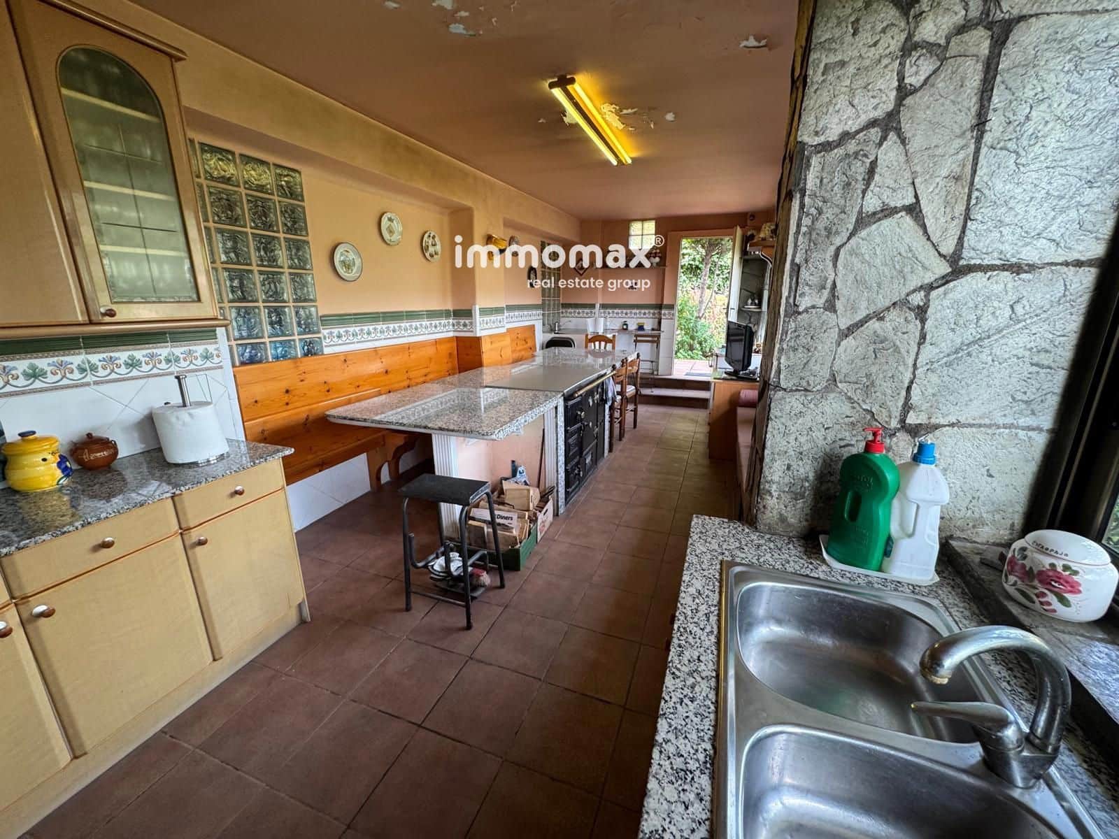 7 soveværelse Villa til salg i Santa Coloma de Cervello med garage - € 550.000 (Ref: 8982910)