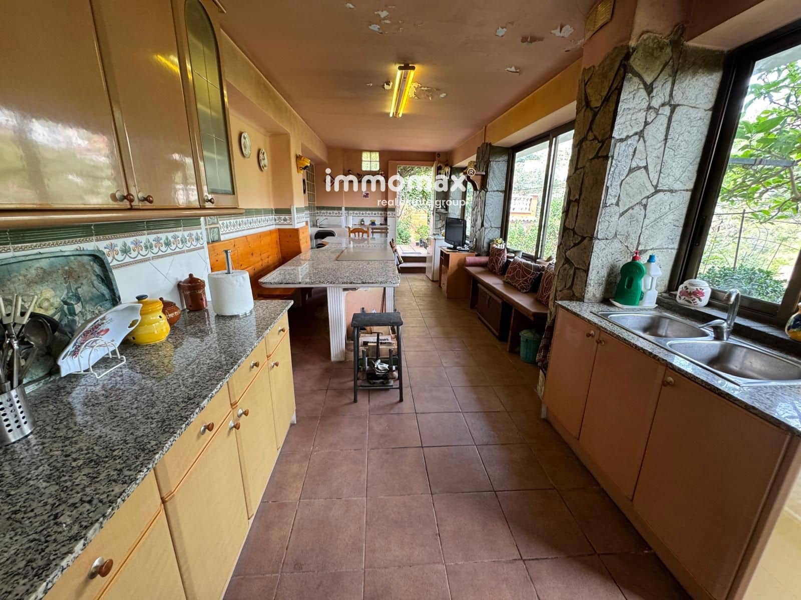 7 soveværelse Villa til salg i Santa Coloma de Cervello med garage - € 550.000 (Ref: 8982910)