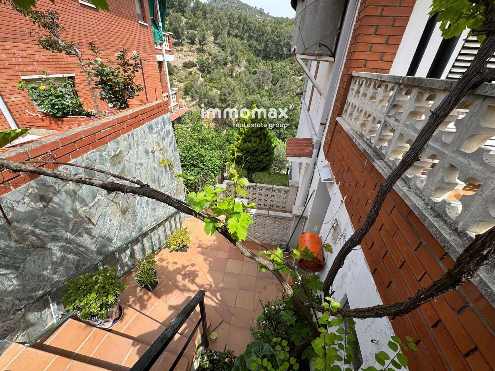 7 soveværelse Villa til salg i Santa Coloma de Cervello med garage - € 550.000 (Ref: 8982910)