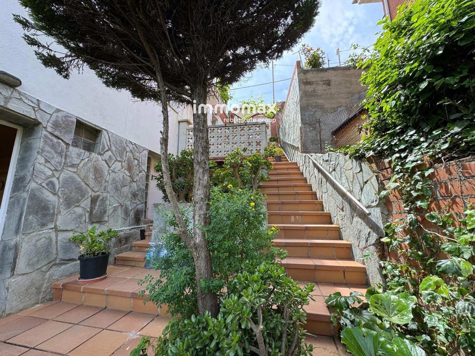 7 soveværelse Villa til salg i Santa Coloma de Cervello med garage - € 550.000 (Ref: 8982910)