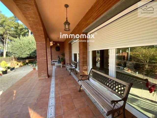 9 Zimmer Villa zu verkaufen in Castelldefels mit Pool Garage - 1.900.000 € (Ref: 8990210)