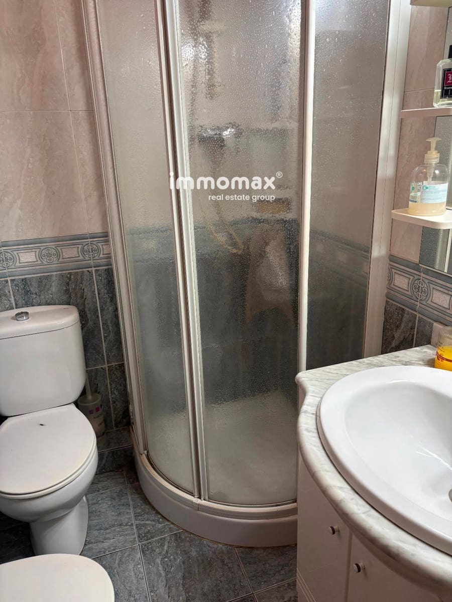 4 slaapkamer Flat te koop in Barcelona stad - € 275.000 (Ref: 9010430)