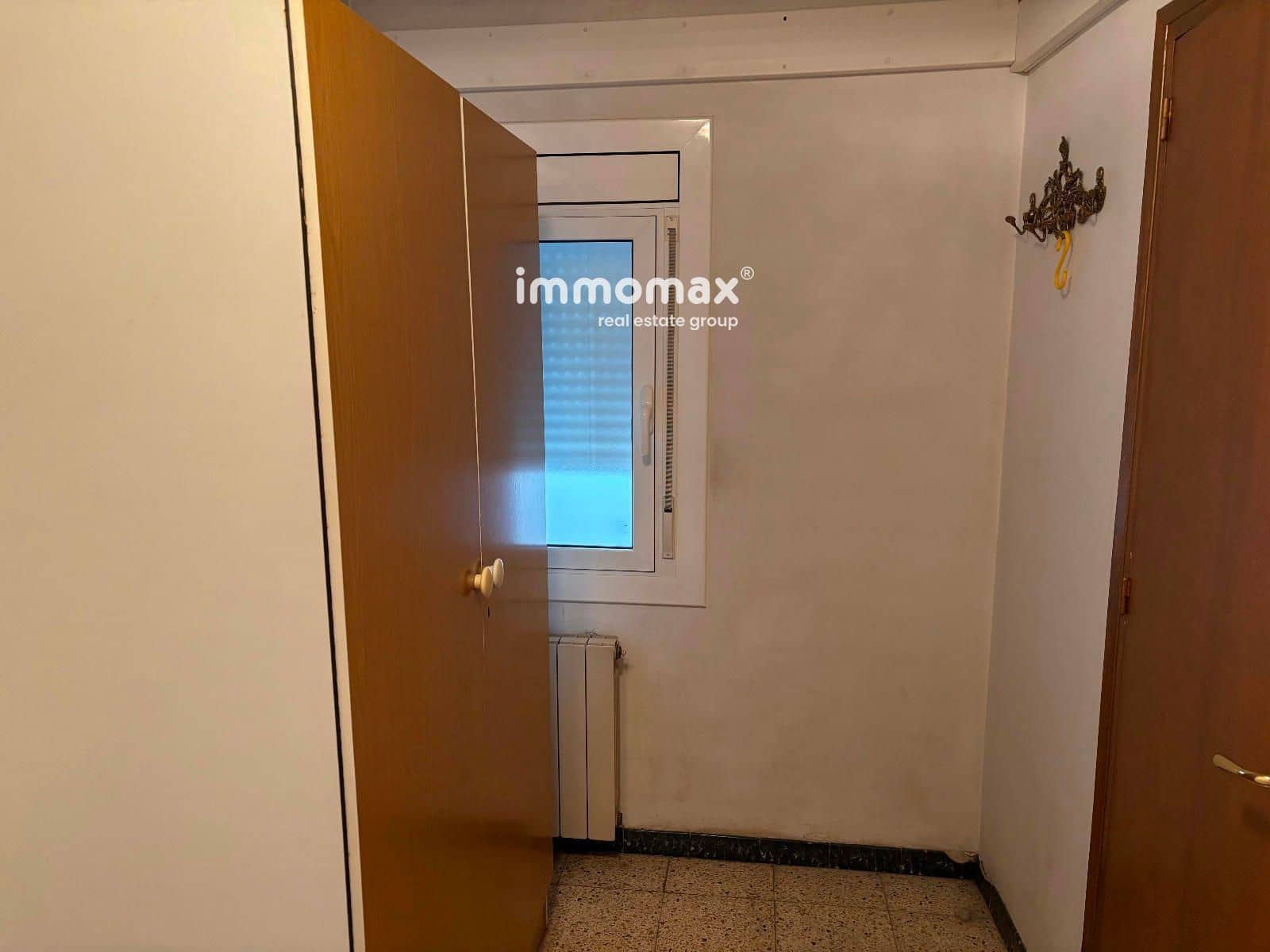 4 slaapkamer Flat te koop in Barcelona stad - € 275.000 (Ref: 9010430)