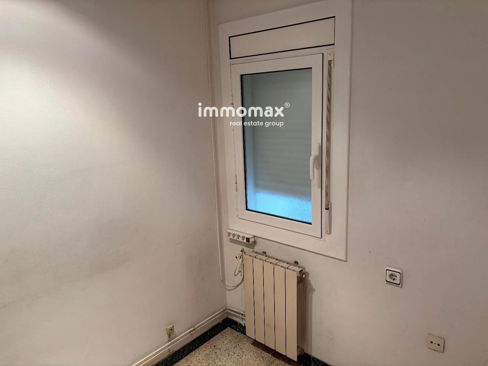 4 slaapkamer Flat te koop in Barcelona stad - € 275.000 (Ref: 9010430)