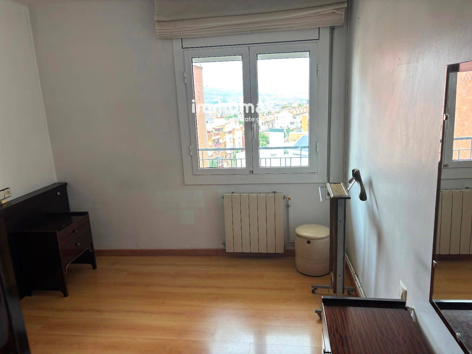 4 slaapkamer Flat te koop in Barcelona stad - € 275.000 (Ref: 9010430)