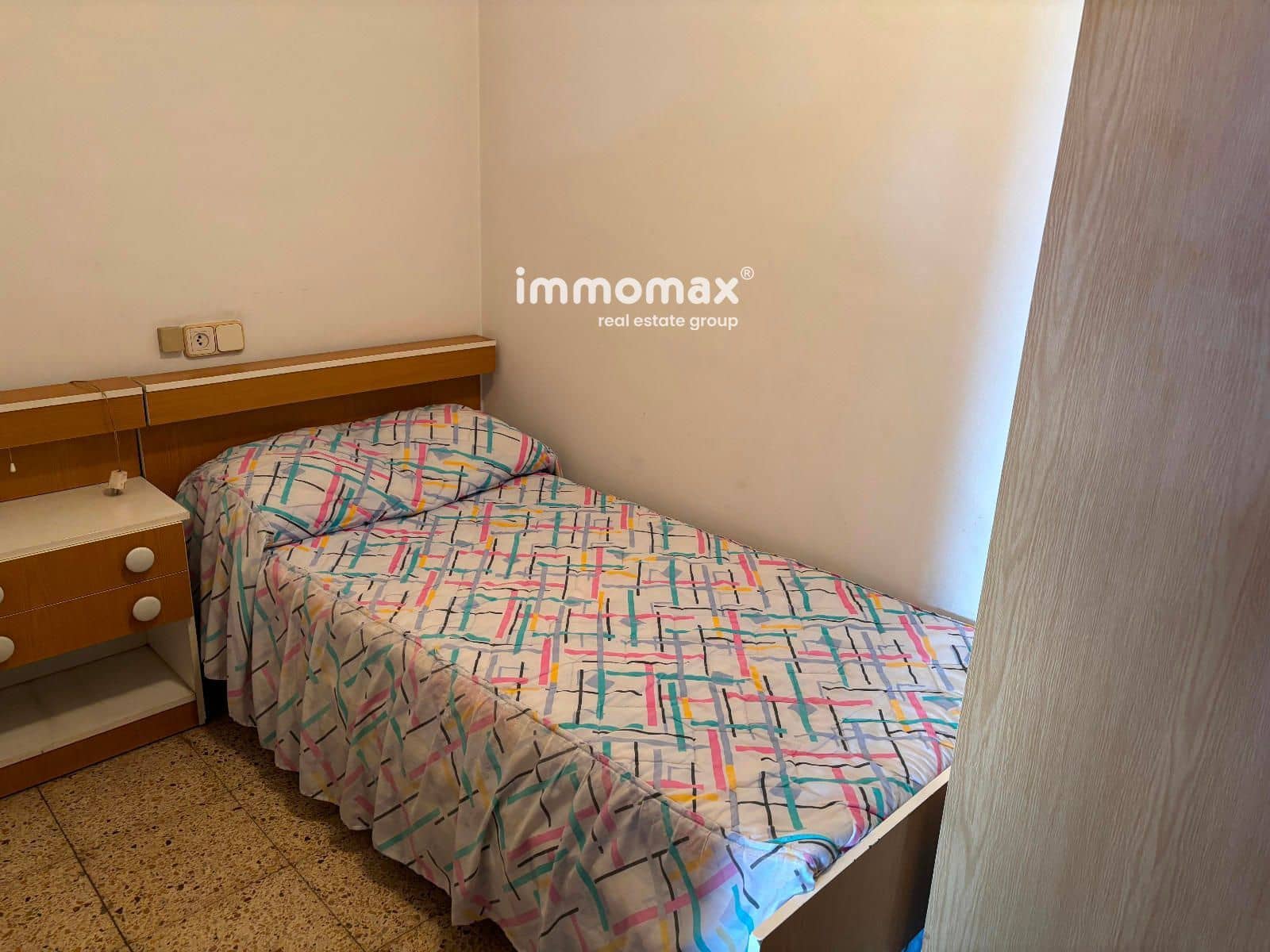 4 slaapkamer Flat te koop in Barcelona stad - € 275.000 (Ref: 9010430)