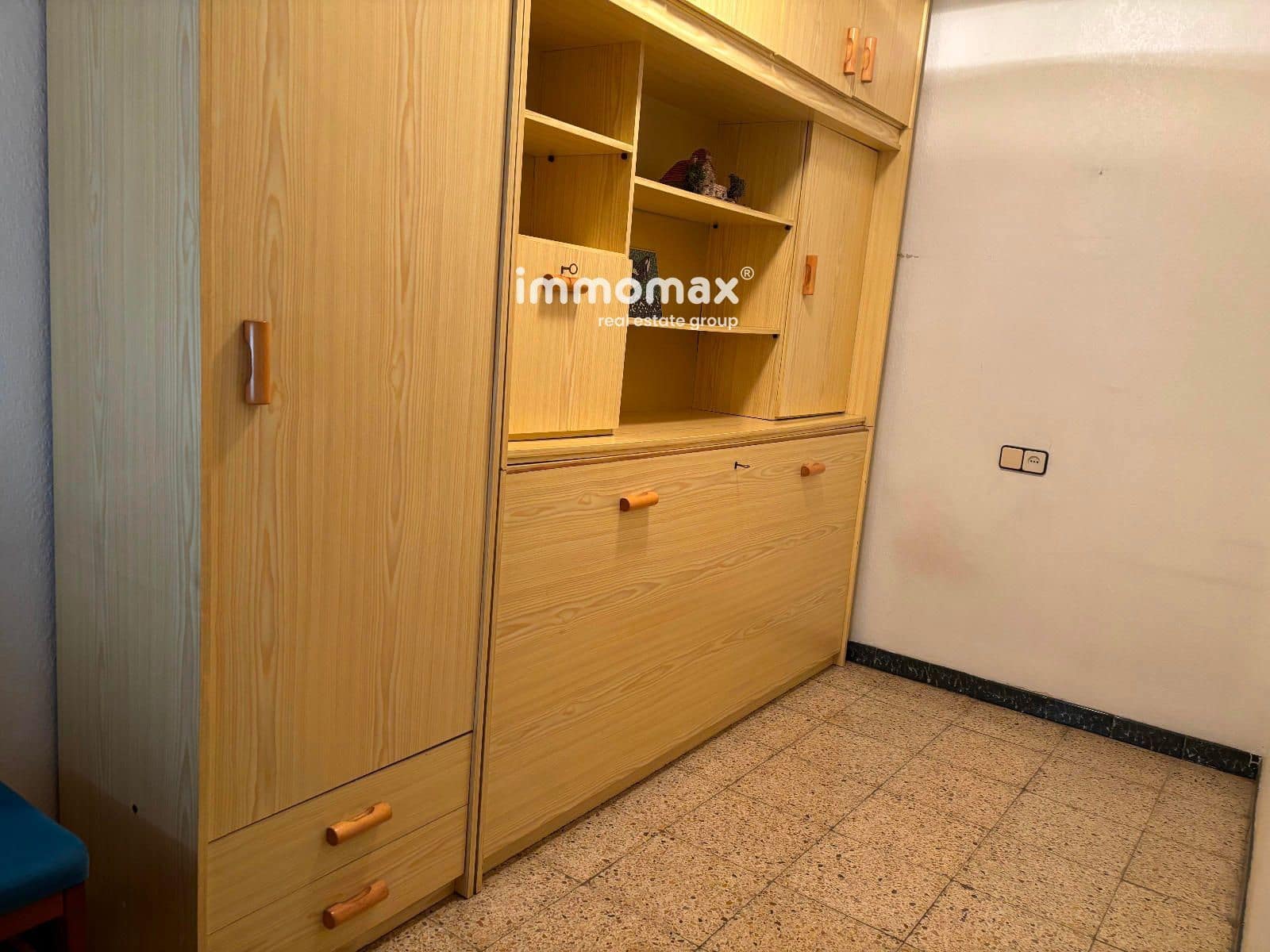 4 slaapkamer Flat te koop in Barcelona stad - € 275.000 (Ref: 9010430)