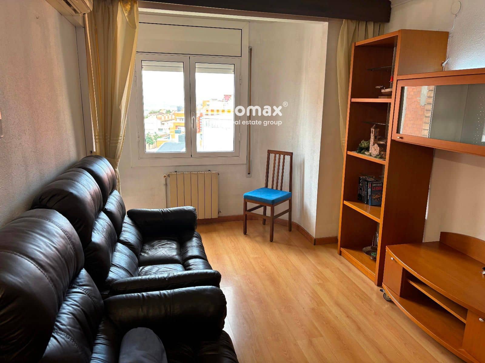 4 slaapkamer Flat te koop in Barcelona stad - € 275.000 (Ref: 9010430)
