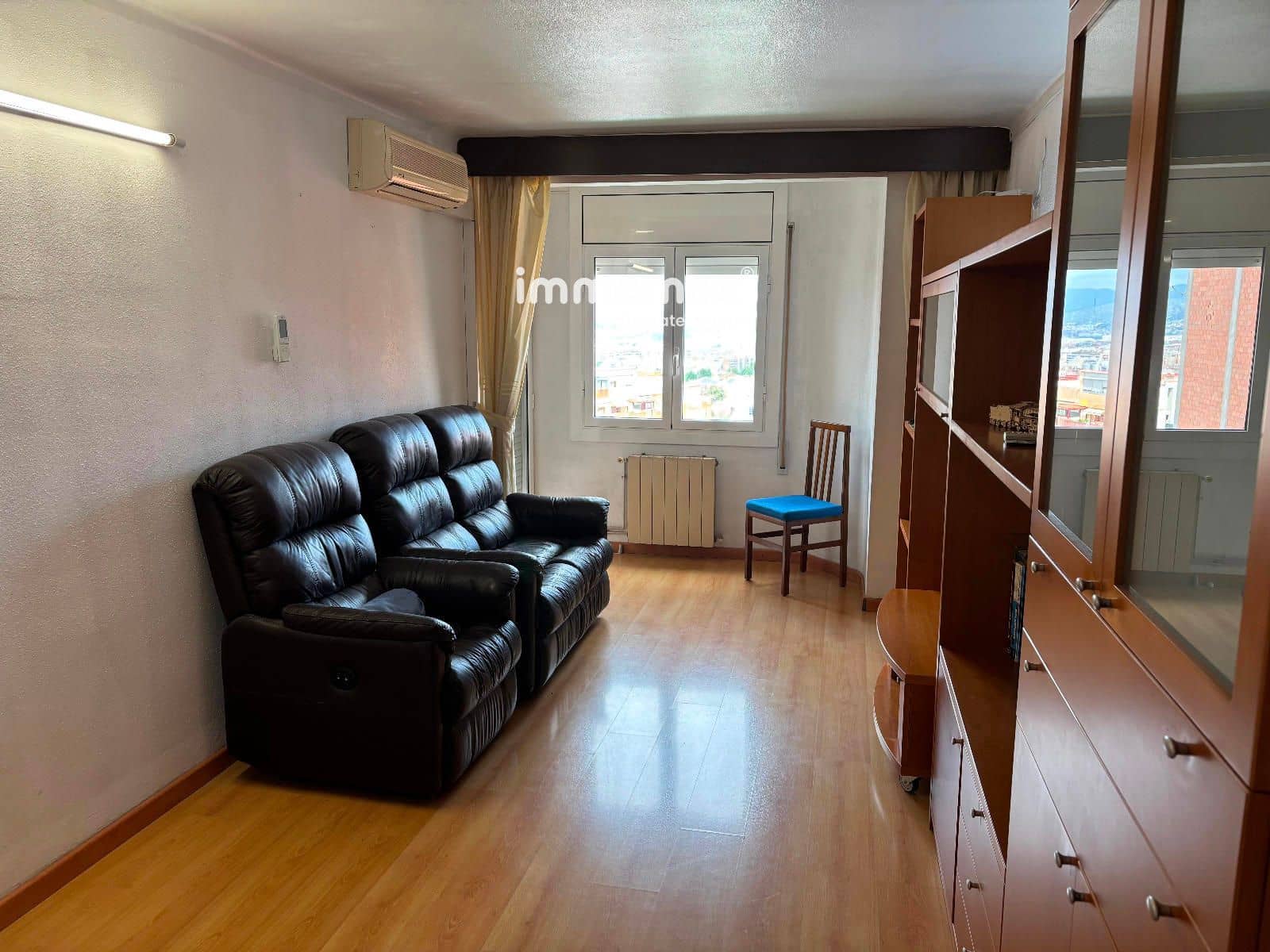 4 slaapkamer Flat te koop in Barcelona stad - € 275.000 (Ref: 9010430)