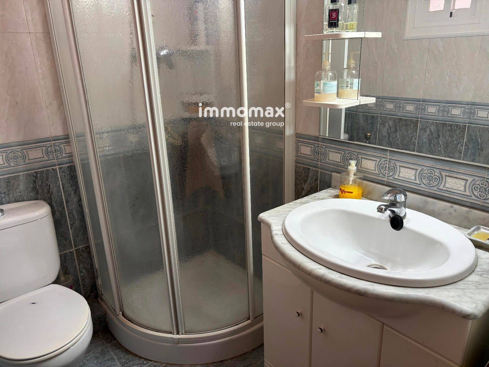 4 slaapkamer Flat te koop in Barcelona stad - € 275.000 (Ref: 9010430)