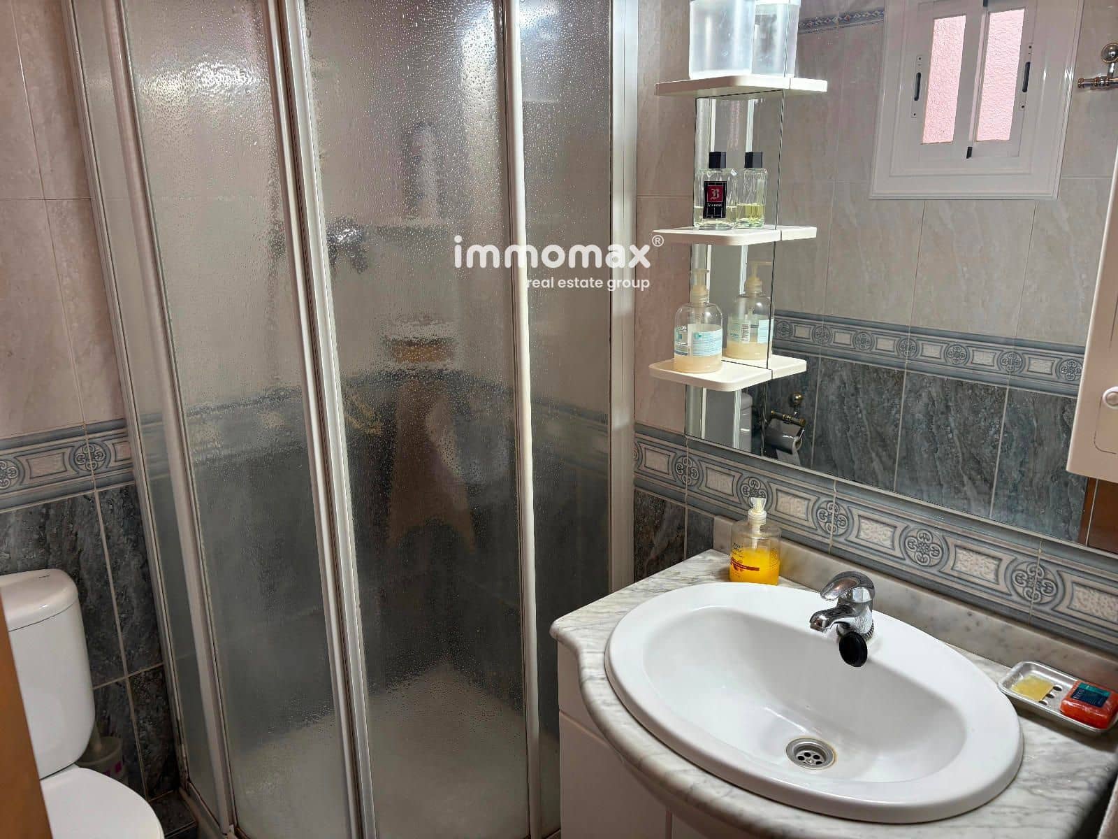 4 slaapkamer Flat te koop in Barcelona stad - € 275.000 (Ref: 9010430)