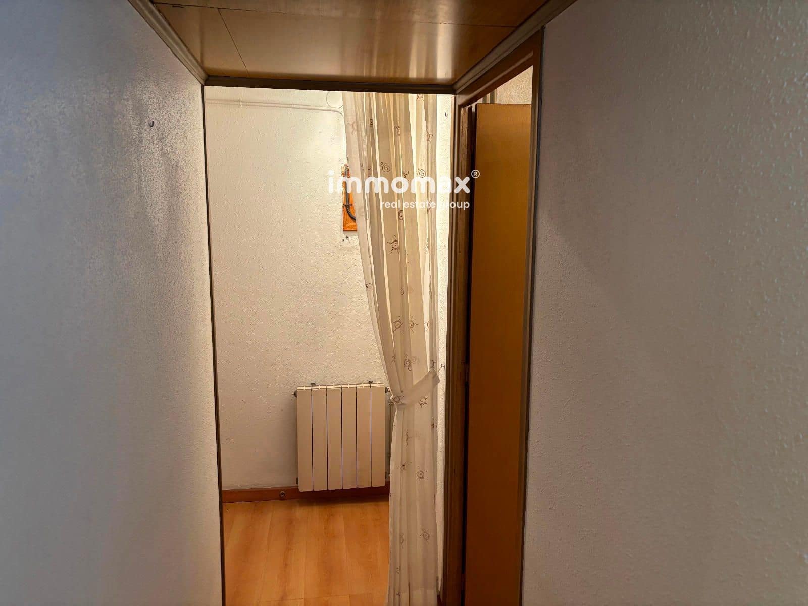 4 slaapkamer Flat te koop in Barcelona stad - € 275.000 (Ref: 9010430)