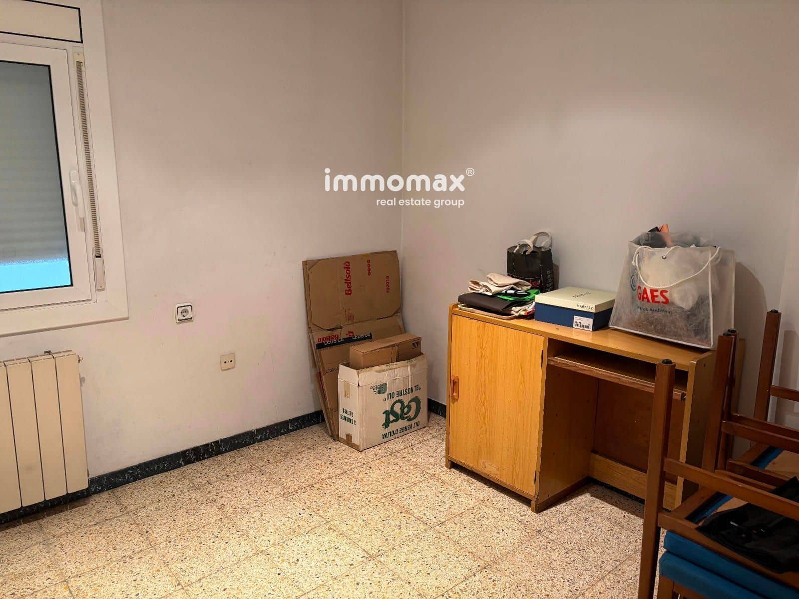 4 slaapkamer Flat te koop in Barcelona stad - € 275.000 (Ref: 9010430)