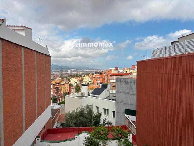 4 chambre Appartement à vendre à El Carmel, Barcelone ville - 275 000 € (Ref: 9010430)