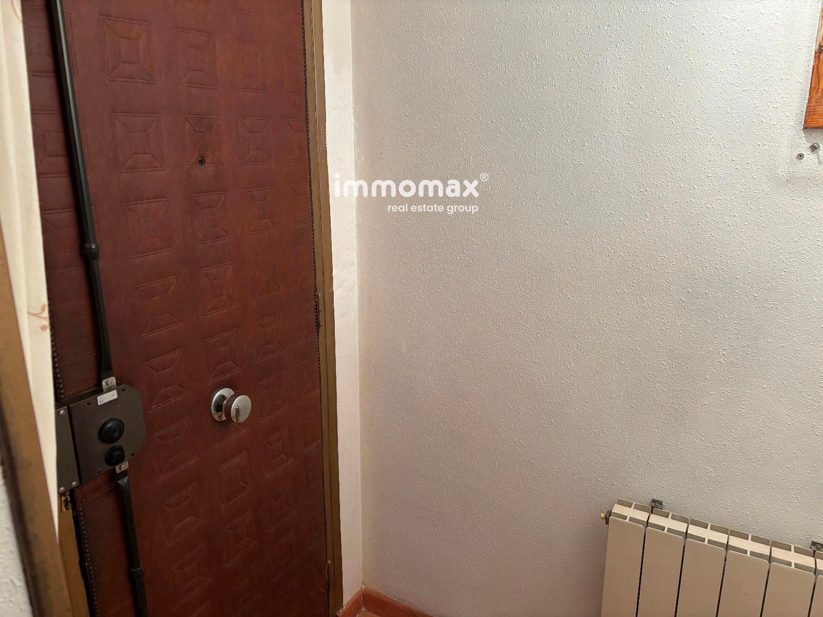 4 slaapkamer Flat te koop in Barcelona stad - € 275.000 (Ref: 9010430)