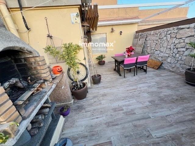 2 bedroom Penthouse for sale in Sant Feliu de Llobregat - € 398,500 (Ref: 9013637)