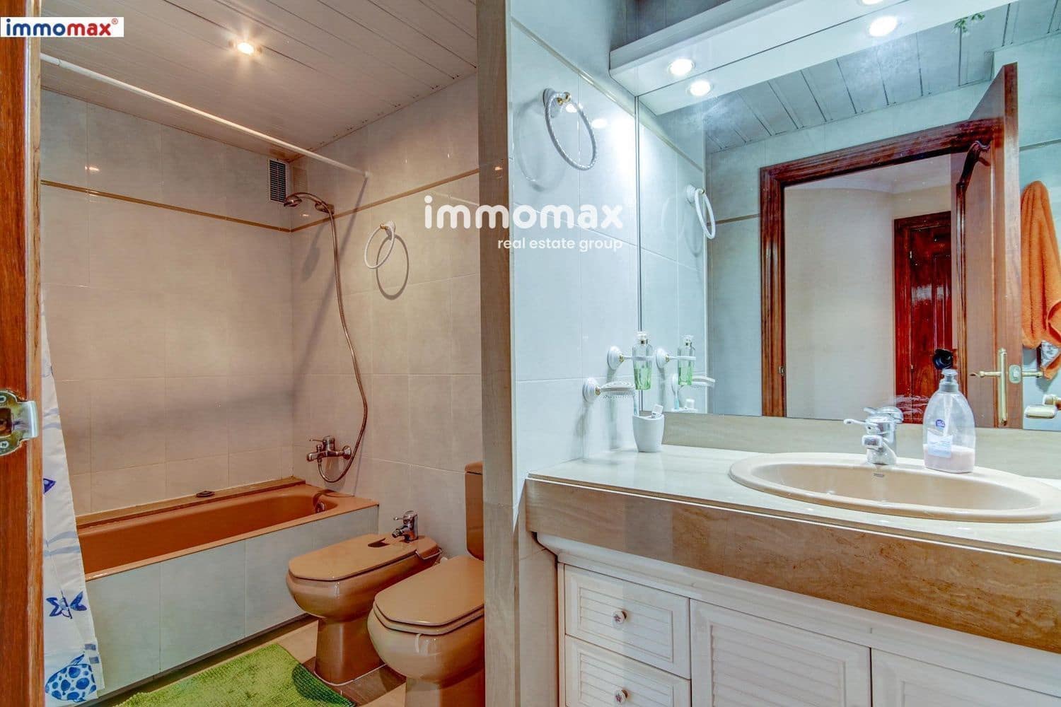 4 soveværelse Byhus til salg i Sant Boi de Llobregat med swimmingpool garage - € 550.000 (Ref: 9024891)