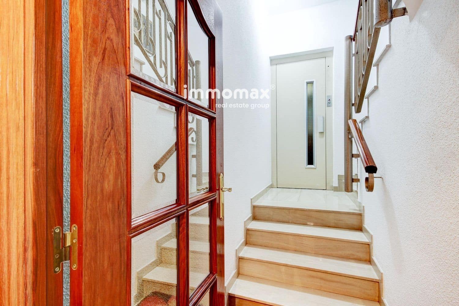 4 soveværelse Byhus til salg i Sant Boi de Llobregat med swimmingpool garage - € 550.000 (Ref: 9024891)