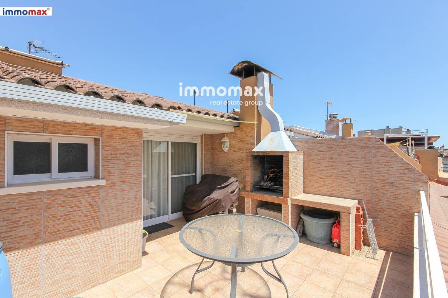 4 soveværelse Byhus til salg i Sant Boi de Llobregat med swimmingpool garage - € 550.000 (Ref: 9024891)