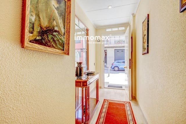 4 makuuhuone Omakotitalo myytävänä paikassa Sant Boi de Llobregat mukana uima-altaan 
autotalli - 550 000 € (Ref: 9024891)