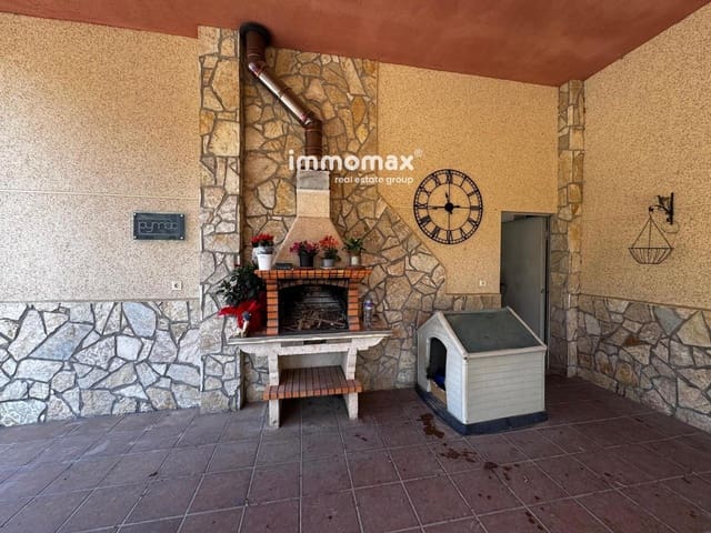 3 bedroom Villa for sale in Vallirana with garage - € 440,000 (Ref: 9036070)