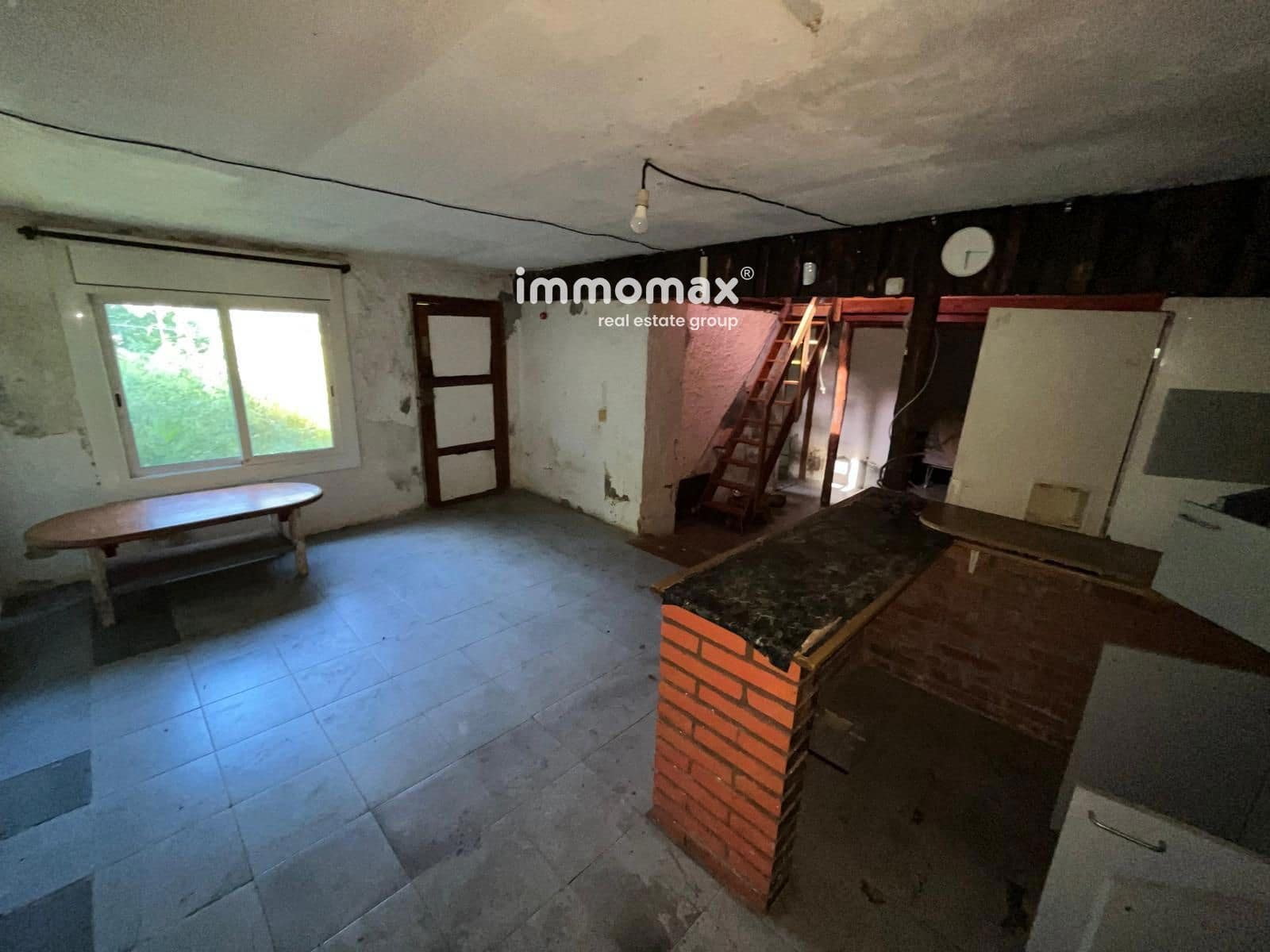 4 slaapkamer Villa te koop in Piera - € 102.000 (Ref: 9037050)