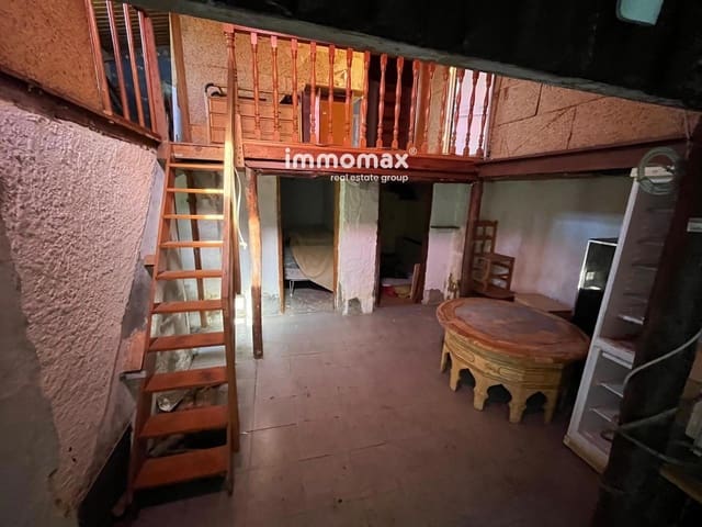 4 bedroom Villa for sale in Piera - € 102,000 (Ref: 9037050)