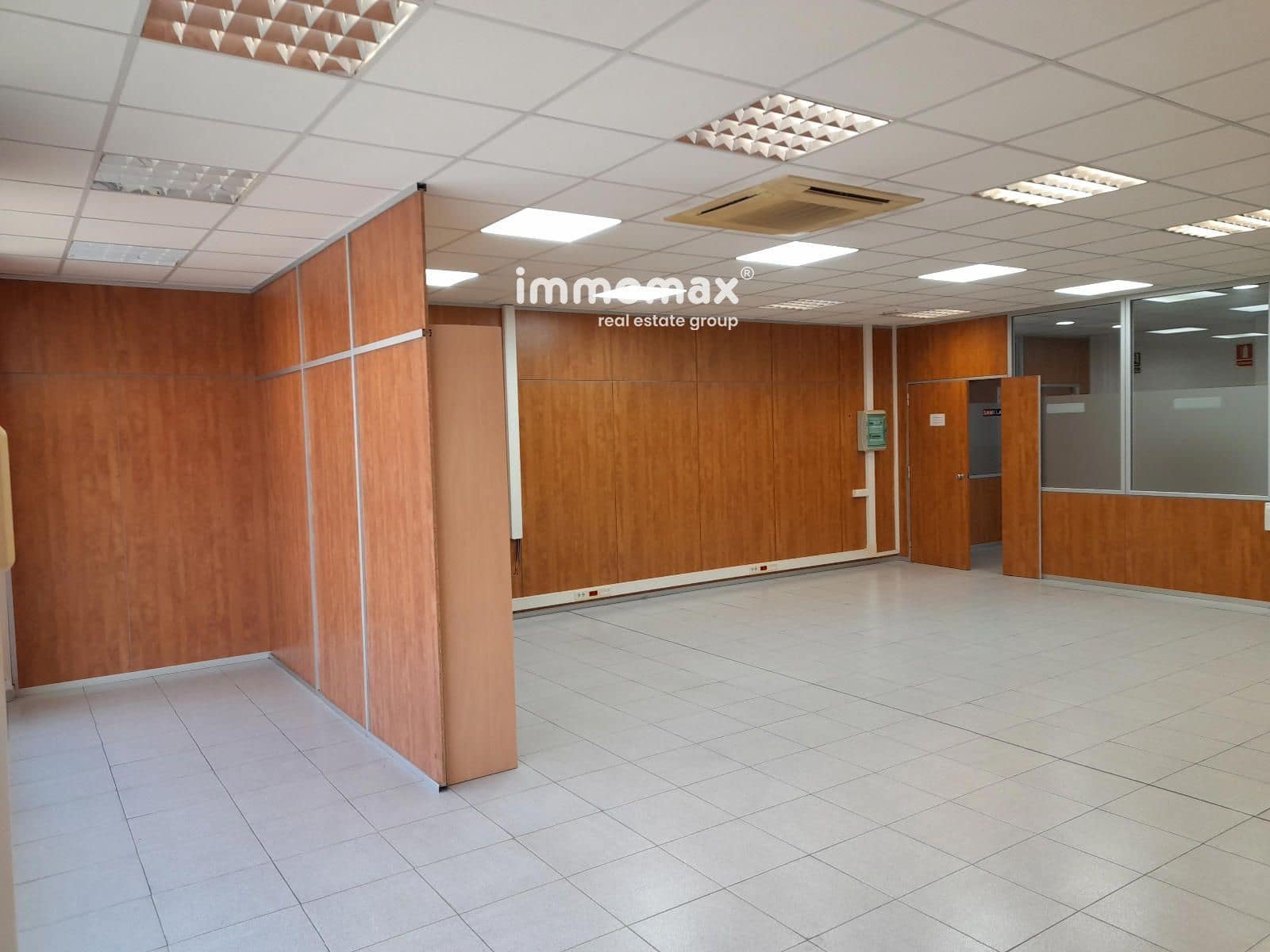 Biuro do wynajęcia w Mataro z garażem - 1 650 € (Ref: 9097604)