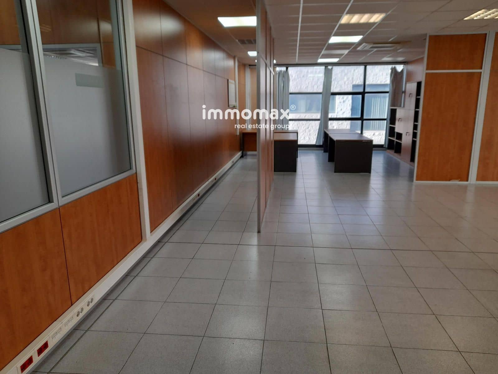 Biuro do wynajęcia w Mataro z garażem - 1 650 € (Ref: 9097604)