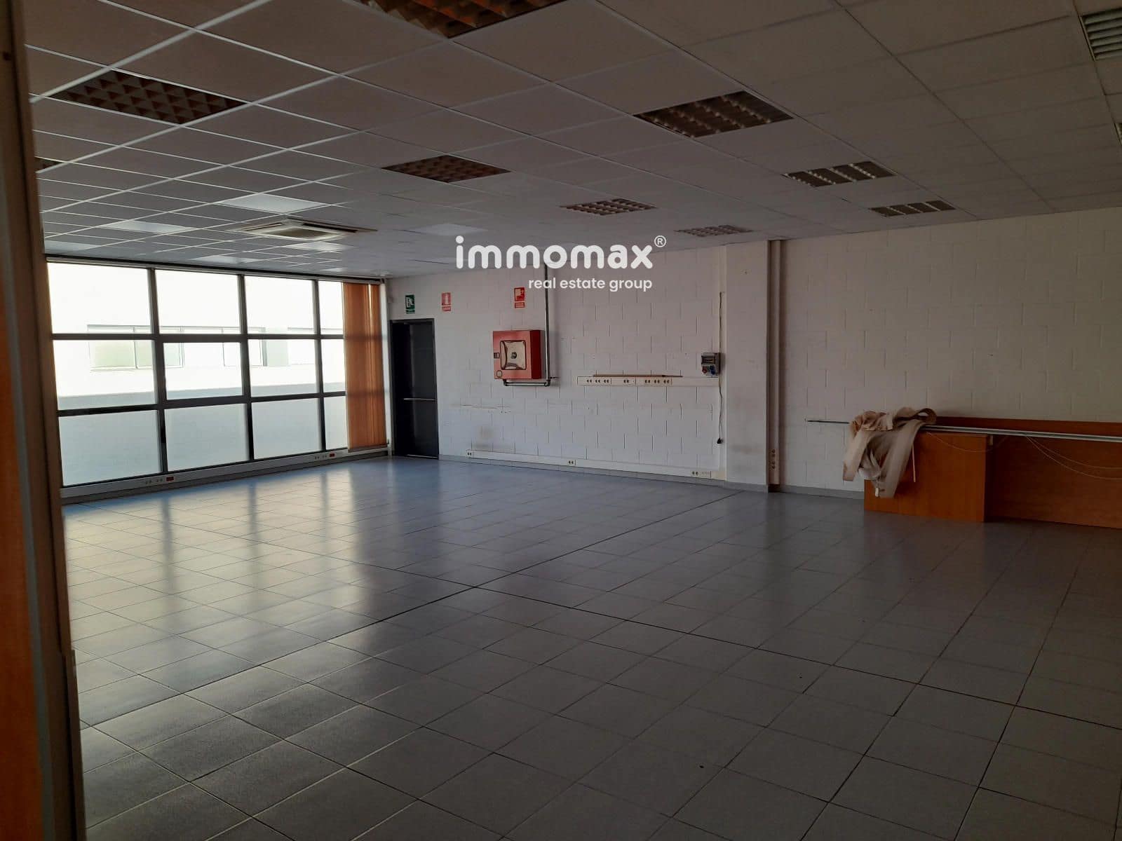 Biuro do wynajęcia w Mataro z garażem - 1 650 € (Ref: 9097604)