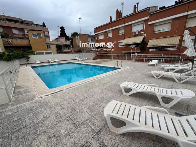 4 soveværelse Byhus til salg i Sant Boi de Llobregat med swimmingpool garage - € 480.000 (Ref: 9111604)