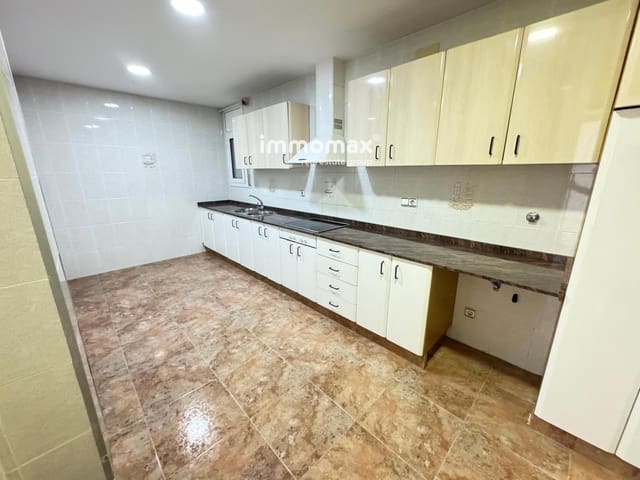 4 chambre Maison de Ville à vendre à Sant Boi de Llobregat - 380 000 € (Ref: 9163217)