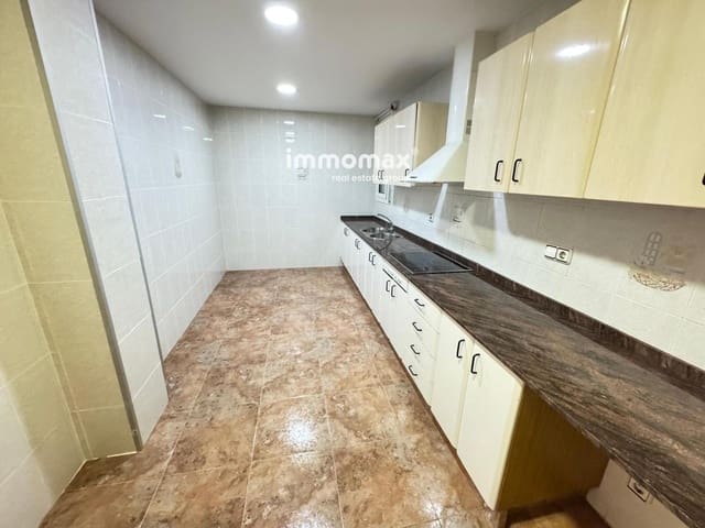4 chambre Maison de Ville à vendre à Sant Boi de Llobregat - 380 000 € (Ref: 9163217)