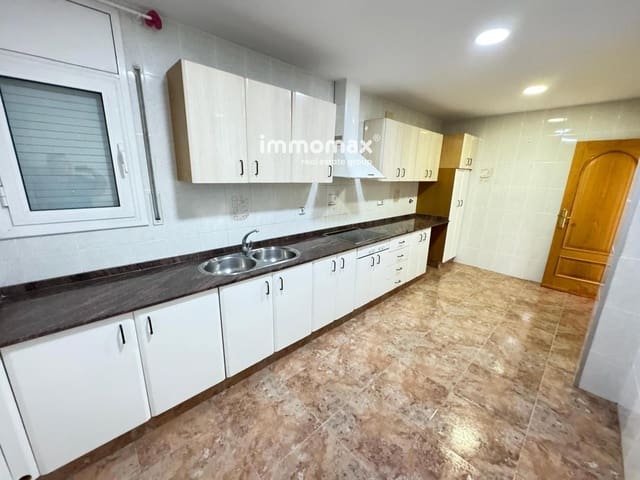 4 chambre Maison de Ville à vendre à Sant Boi de Llobregat - 380 000 € (Ref: 9163217)