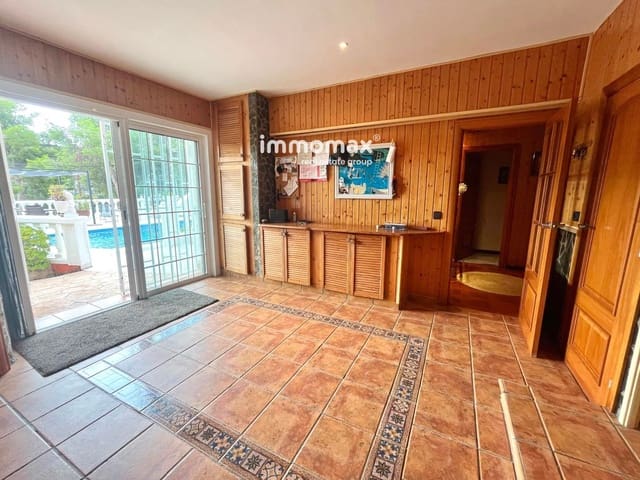 5 slaapkamer Villa te koop in Castelldefels met zwembad garage - € 1.036.000 (Ref: 9246131)