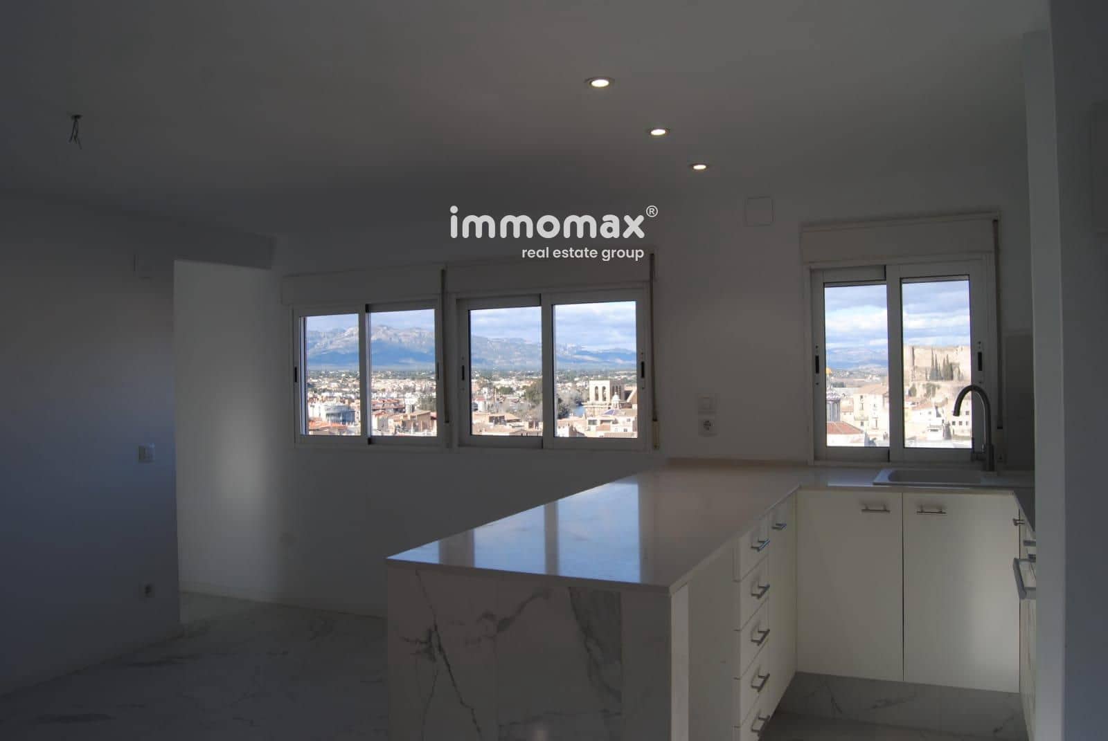 6 bedroom Villa for sale in Tortosa - € 216,000 (Ref: 9282637)