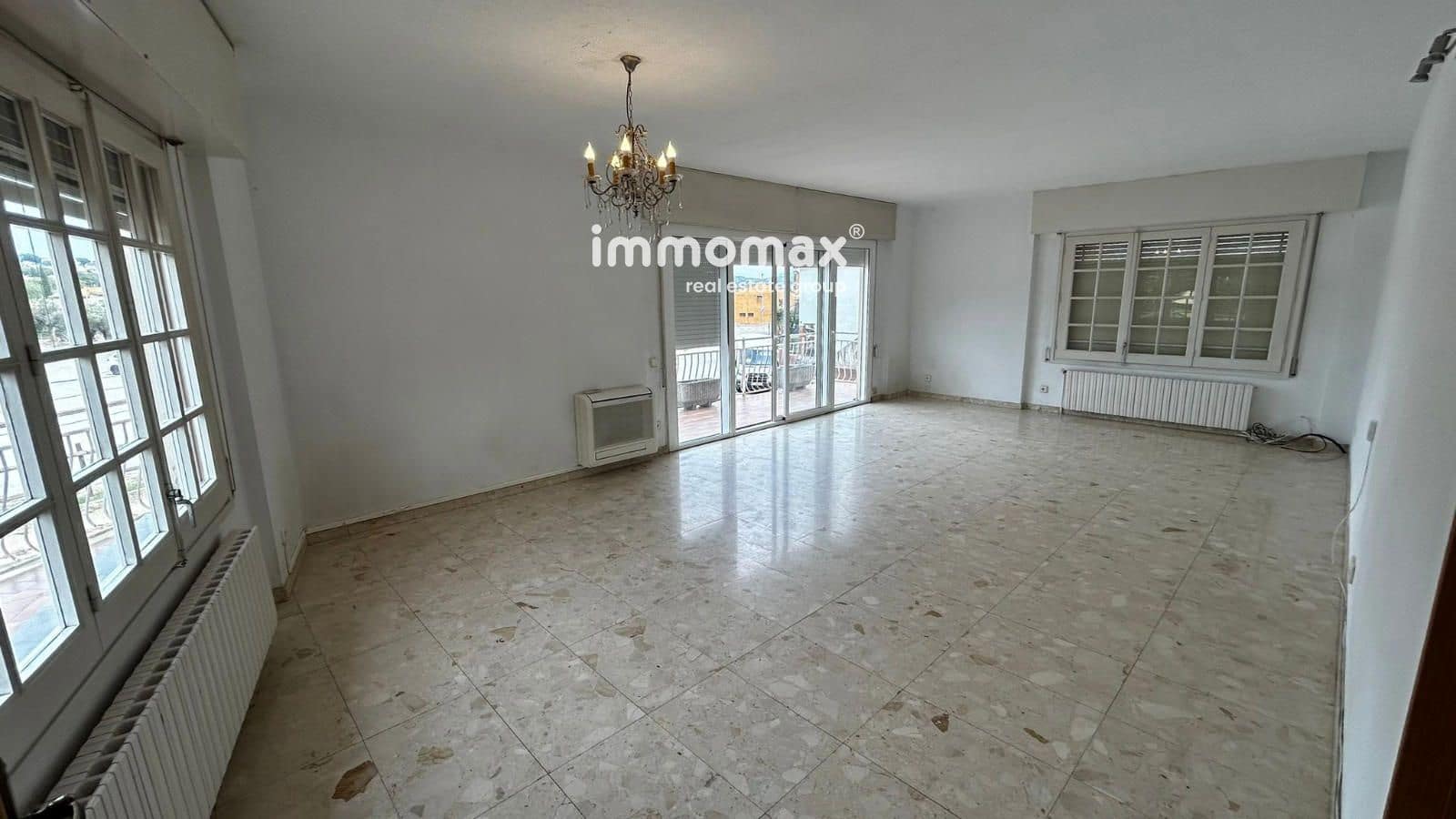 5 soveværelse Villa til salg i Santa Eulalia de Roncana med garage - € 379.000 (Ref: 9293999)