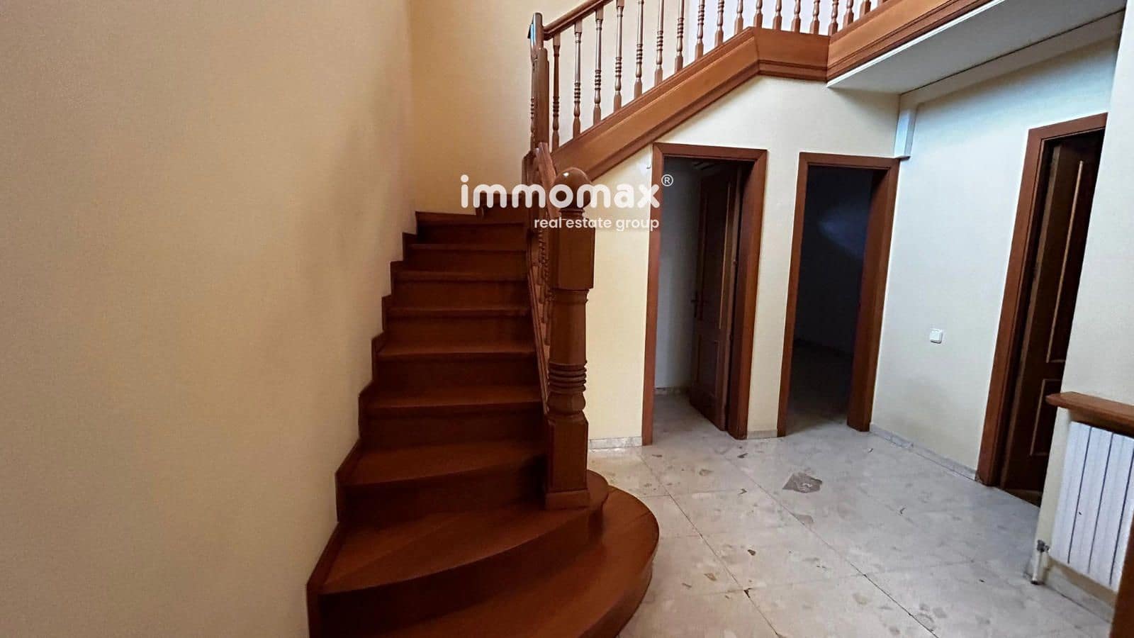 5 soveværelse Villa til salg i Santa Eulalia de Roncana med garage - € 379.000 (Ref: 9293999)