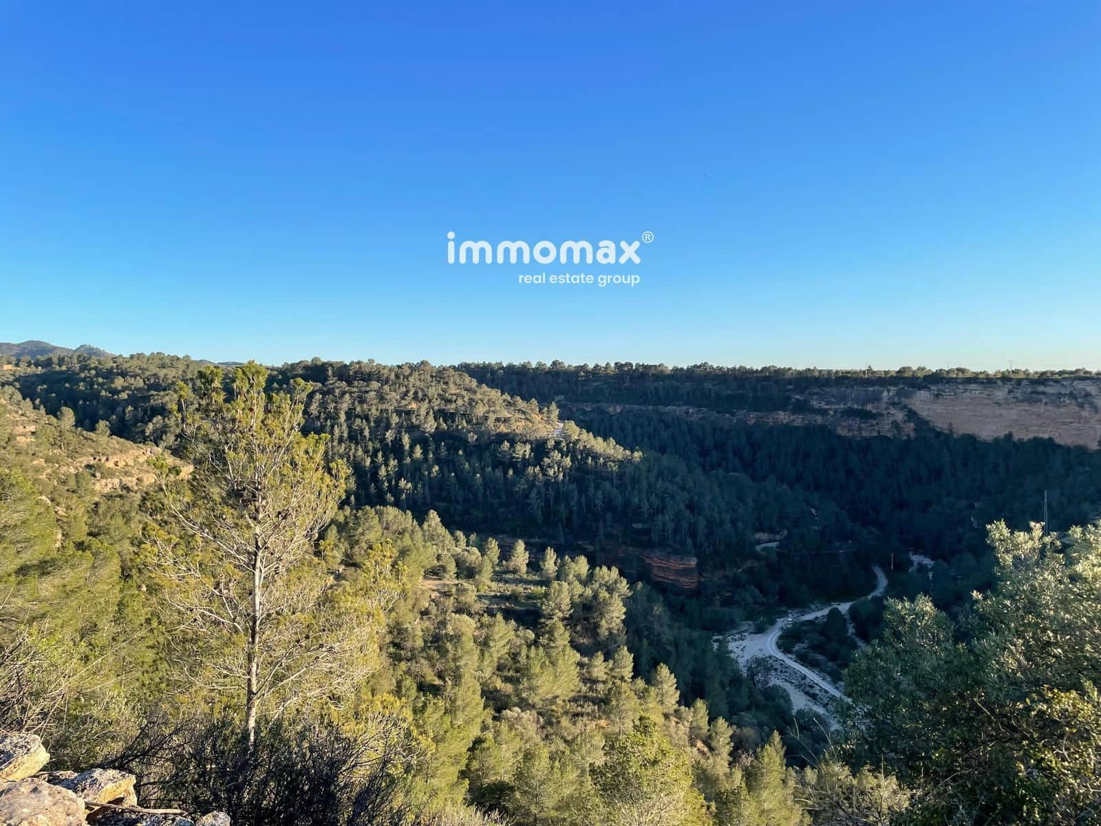 Ubebygd land til salgs i Tivenys - € 12 000 (Ref: 9296057)