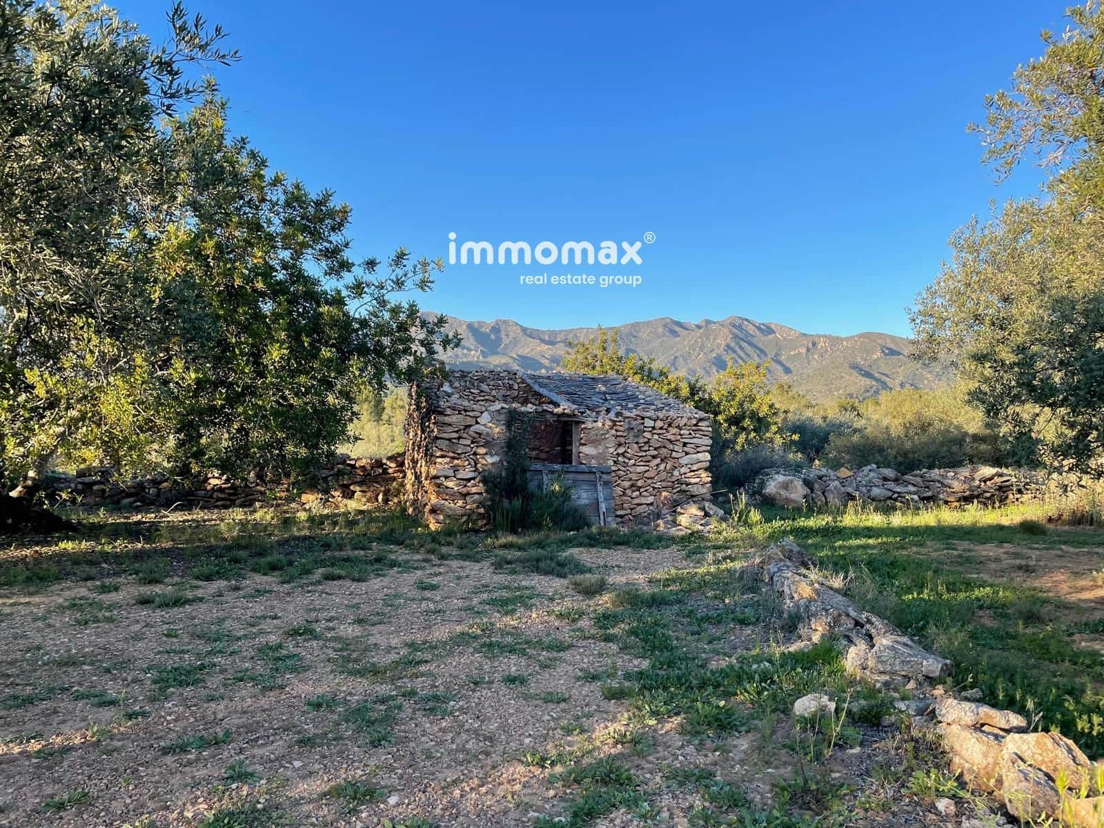 Ubebygd land til salgs i Tivenys - € 12 000 (Ref: 9296057)