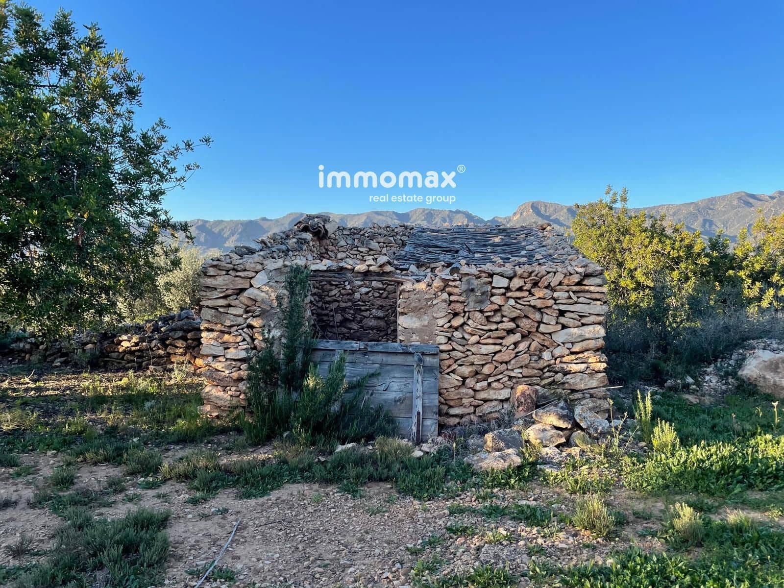 Ubebygd land til salgs i Tivenys - € 12 000 (Ref: 9296057)