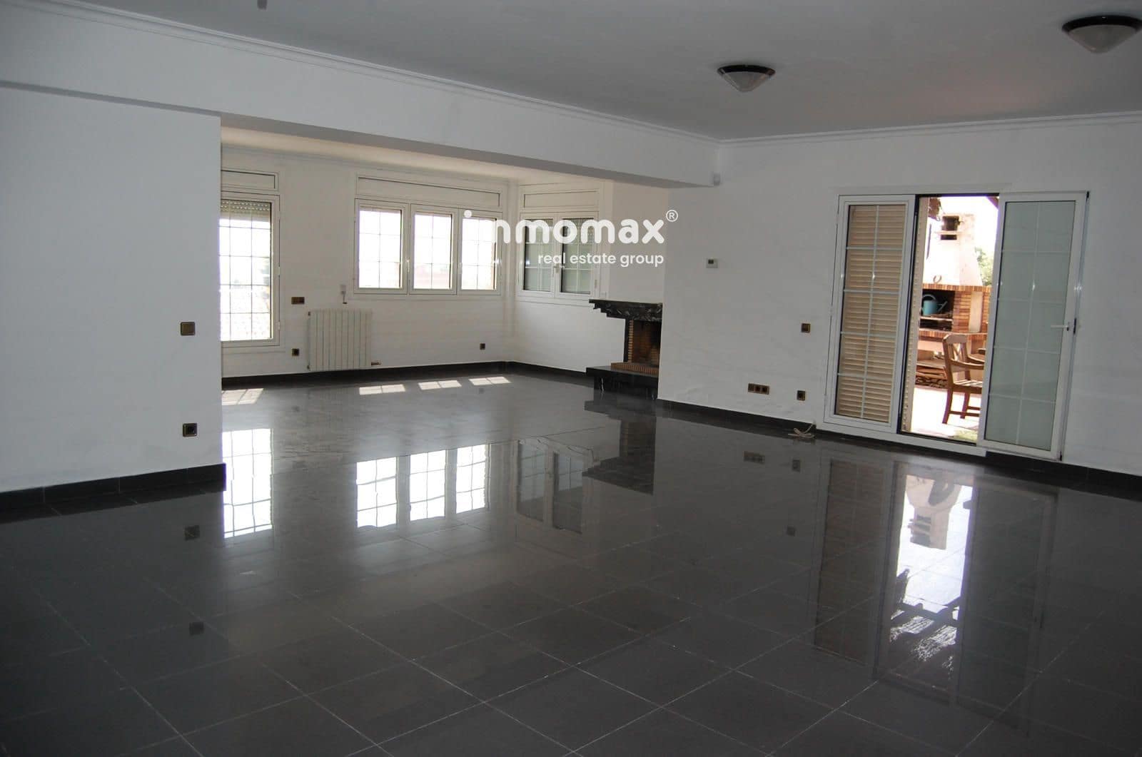 4 chambre Villa/Maison à vendre à Sant Boi de Llobregat avec piscine garage - 740 000 € (Ref: 9299027)